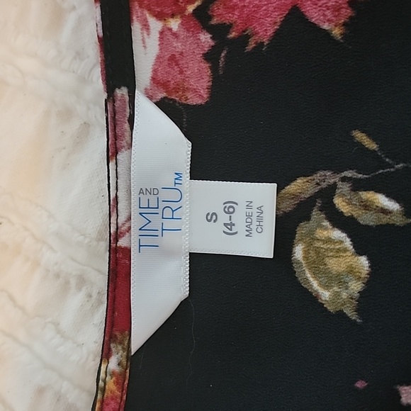 Black floral shirt - Picture 2 of 2